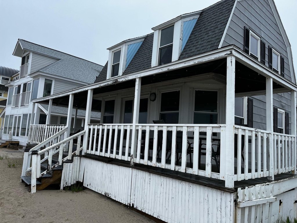 Salisbury, Massachusetts, 01952, United States, 4 Bedrooms Bedrooms, ,1.5 BathroomsBathrooms,Residential,Forsale,2010618