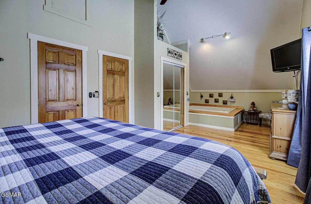 Pigeon Forge, Tennessee, 37863, United States, 2 Bedrooms Bedrooms, ,2 BathroomsBathrooms,Residential,Forsale,1942451
