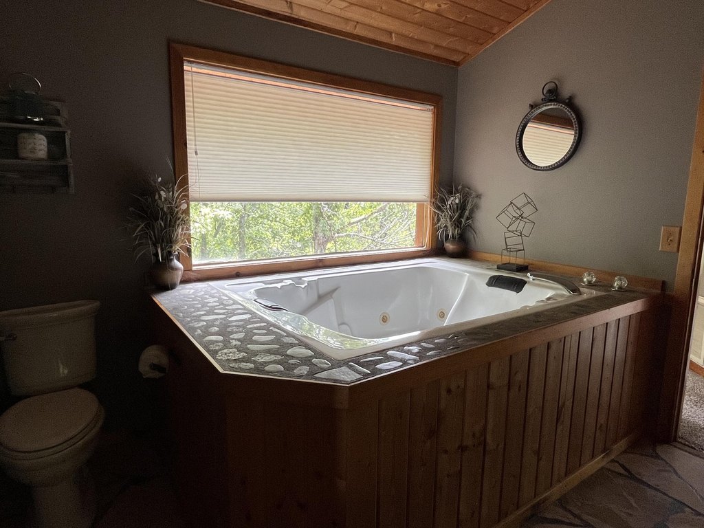 Sevierville, Tennessee, 37862, United States, 2 Bedrooms Bedrooms, ,2 BathroomsBathrooms,Residential,Forsale,1942448