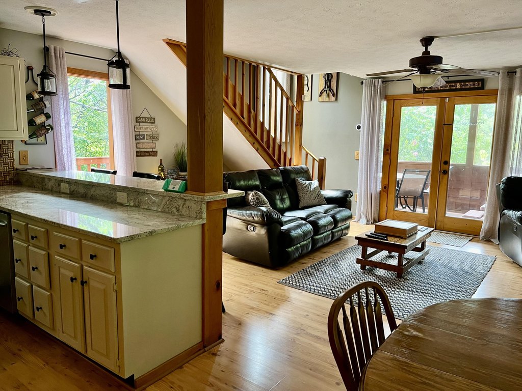 Sevierville, Tennessee, 37862, United States, 2 Bedrooms Bedrooms, ,2 BathroomsBathrooms,Residential,Forsale,1942448