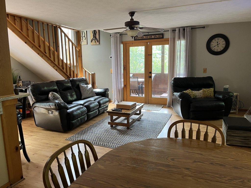 Sevierville, Tennessee, 37862, United States, 2 Bedrooms Bedrooms, ,2 BathroomsBathrooms,Residential,Forsale,1942448