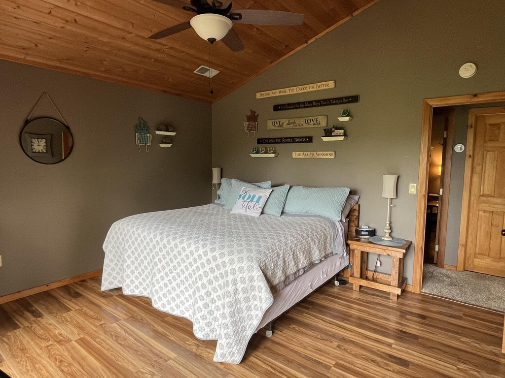 Sevierville, Tennessee, 37862, United States, 2 Bedrooms Bedrooms, ,2 BathroomsBathrooms,Residential,Forsale,1942448