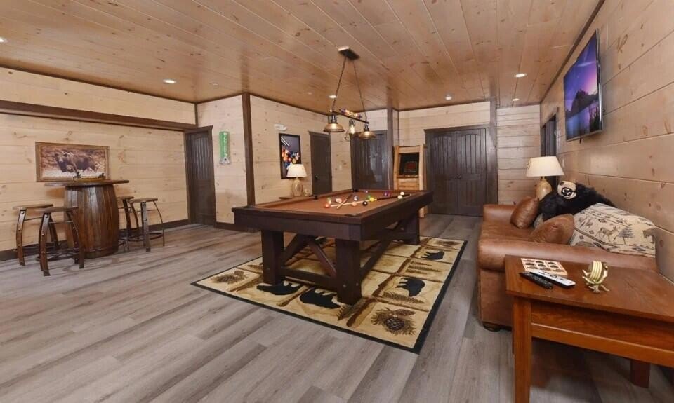 Sevierville, Tennessee, 37876, United States, 16 Bedrooms Bedrooms, ,16.5 BathroomsBathrooms,Residential,Forsale,1942438