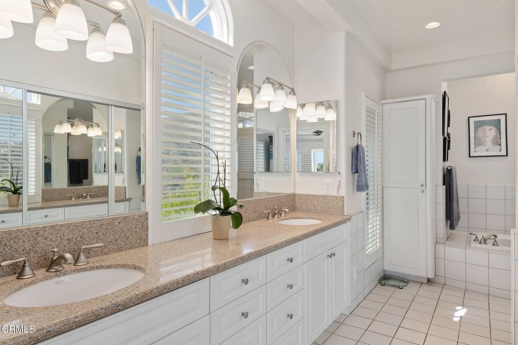 Ventura, California, 93001, United States, 3 Bedrooms Bedrooms, ,3.5 BathroomsBathrooms,Residential,Forsale,1889051
