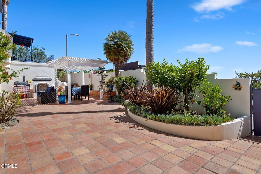 Ventura, California, 93001, United States, 3 Bedrooms Bedrooms, ,3.5 BathroomsBathrooms,Residential,Forsale,1889051