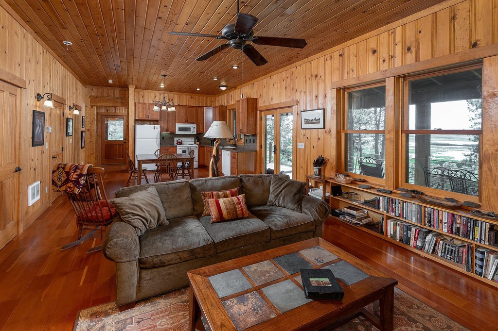 Chemult, Oregon, 97731, United States, 2 Bedrooms Bedrooms, ,2 BathroomsBathrooms,Residential,Forsale,1903167