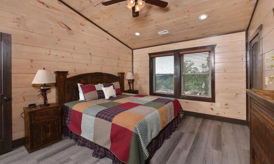 Sevierville, Tennessee, 37876, United States, 16 Bedrooms Bedrooms, ,16.5 BathroomsBathrooms,Residential,Forsale,1942438