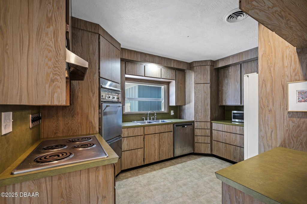 New Smyrna Beach, Florida, 32168, United States, 3 Bedrooms Bedrooms, ,2 BathroomsBathrooms,Residential,Forsale,1900248