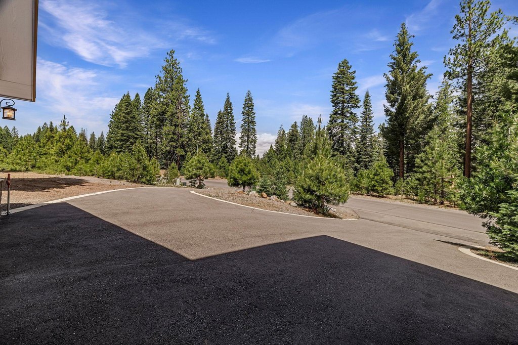 Lake Almanor, California, 96137, United States, 2 Bedrooms Bedrooms, ,2 BathroomsBathrooms,Residential,Forsale,1910295