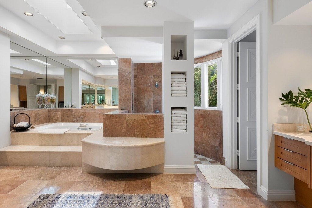 Delray Beach, Florida, 33483, United States, 5 Bedrooms Bedrooms, ,5.5 BathroomsBathrooms,Residential,Forsale,1952112