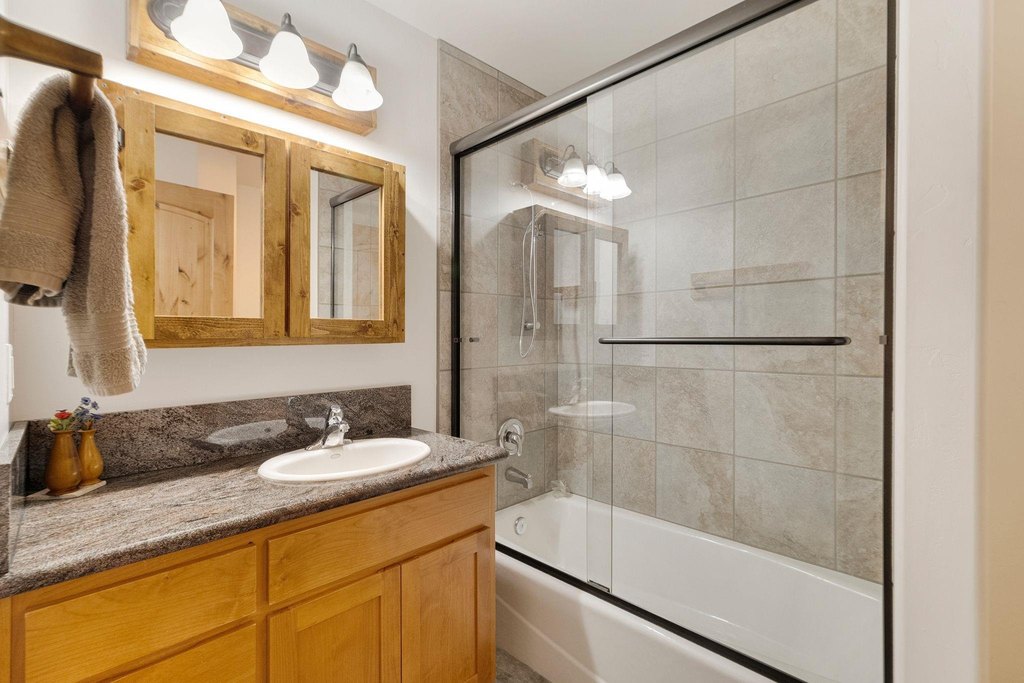 Lake Almanor, California, 96137, United States, 2 Bedrooms Bedrooms, ,2 BathroomsBathrooms,Residential,Forsale,1910295