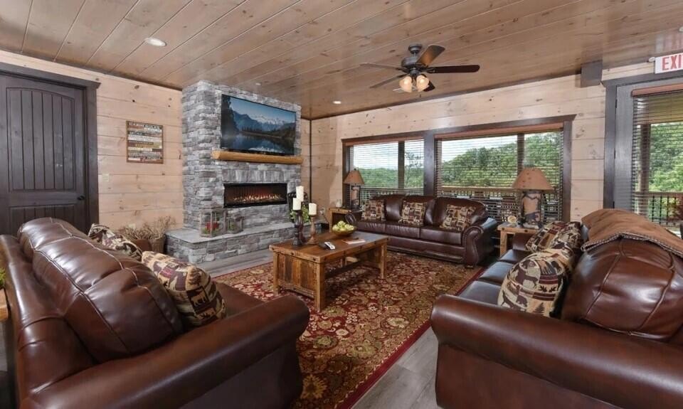Sevierville, Tennessee, 37876, United States, 16 Bedrooms Bedrooms, ,16.5 BathroomsBathrooms,Residential,Forsale,1942438