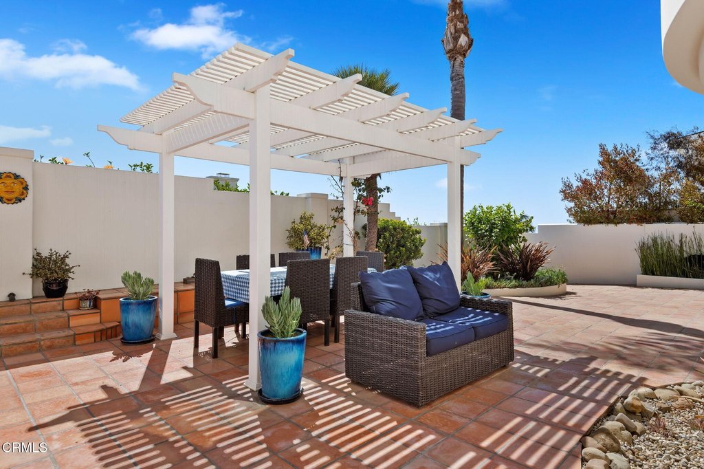 Ventura, California, 93001, United States, 3 Bedrooms Bedrooms, ,3.5 BathroomsBathrooms,Residential,Forsale,1889051