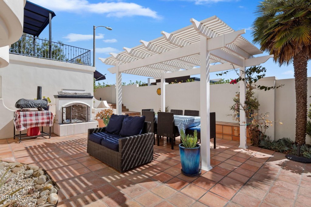 Ventura, California, 93001, United States, 3 Bedrooms Bedrooms, ,3.5 BathroomsBathrooms,Residential,Forsale,1889051