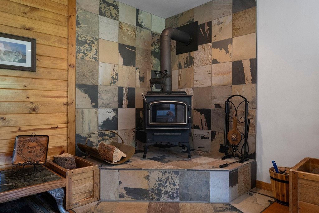 Lake Almanor, California, 96137, United States, 2 Bedrooms Bedrooms, ,2 BathroomsBathrooms,Residential,Forsale,1910295