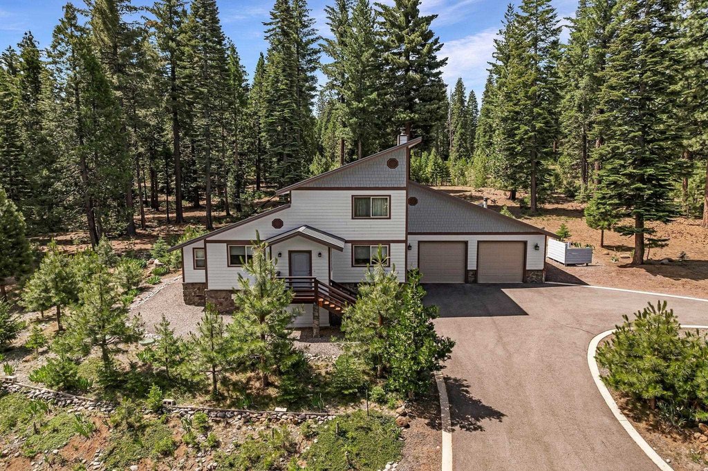 Lake Almanor, California, 96137, United States, 2 Bedrooms Bedrooms, ,2 BathroomsBathrooms,Residential,Forsale,1910295