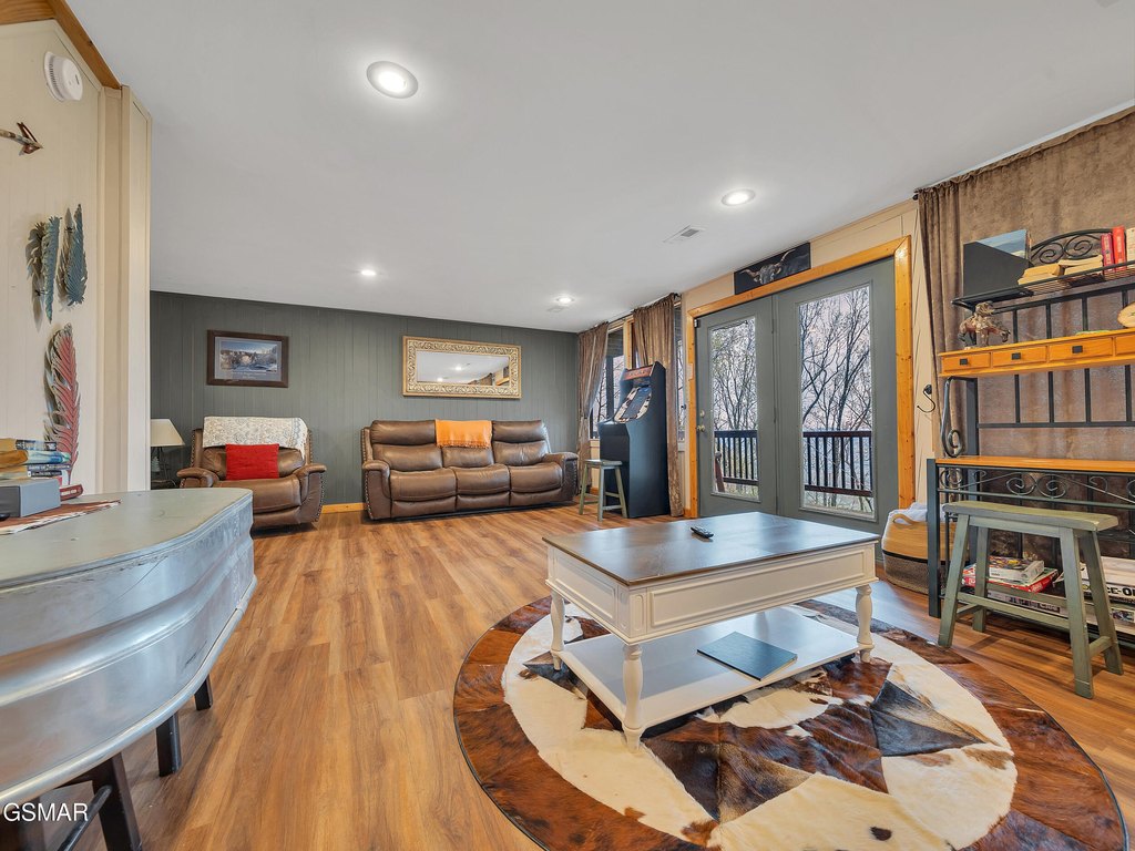 Sevierville, Tennessee, 37862, United States, 3 Bedrooms Bedrooms, ,3 BathroomsBathrooms,Residential,Forsale,1893739