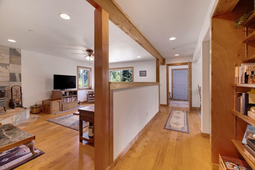 Lake Almanor, California, 96137, United States, 2 Bedrooms Bedrooms, ,2 BathroomsBathrooms,Residential,Forsale,1910295