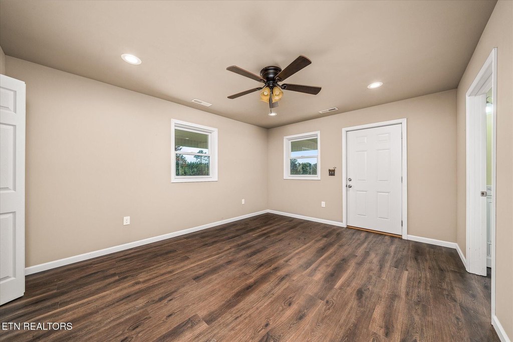 Oakdale, Tennessee, 37829, United States, 3 Bedrooms Bedrooms, ,2 BathroomsBathrooms,Residential,Forsale,1907862