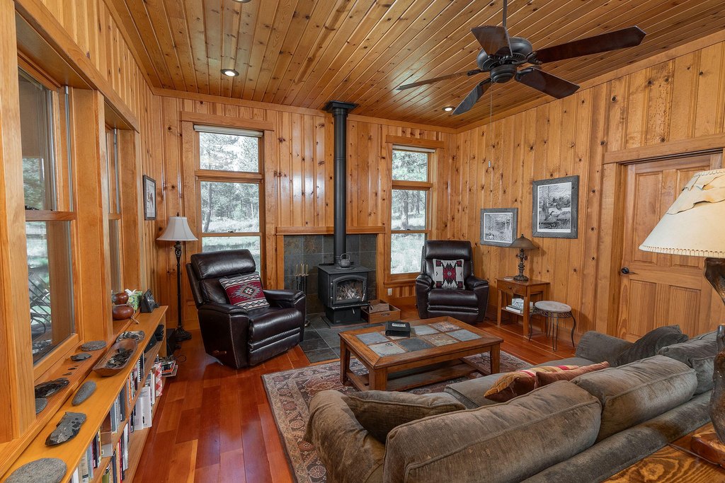 Chemult, Oregon, 97731, United States, 2 Bedrooms Bedrooms, ,2 BathroomsBathrooms,Residential,Forsale,1903167