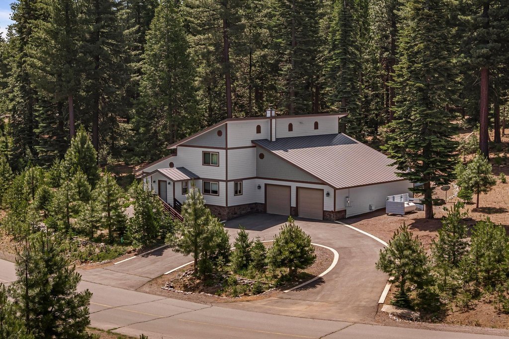 Lake Almanor, California, 96137, United States, 2 Bedrooms Bedrooms, ,2 BathroomsBathrooms,Residential,Forsale,1910295