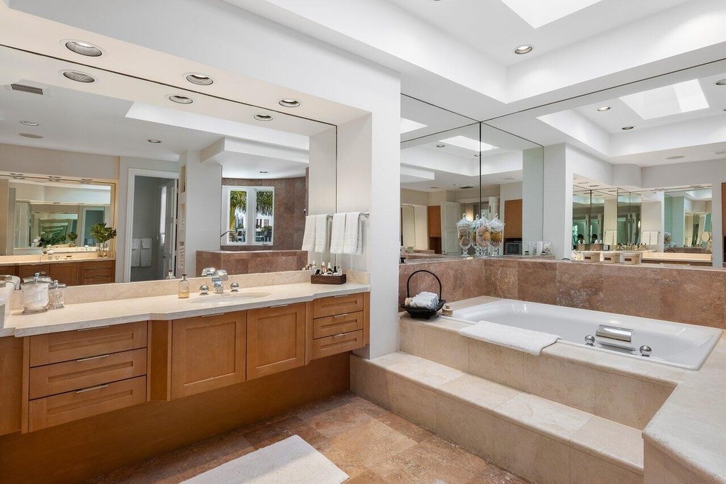 Delray Beach, Florida, 33483, United States, 5 Bedrooms Bedrooms, ,5.5 BathroomsBathrooms,Residential,Forsale,1952112