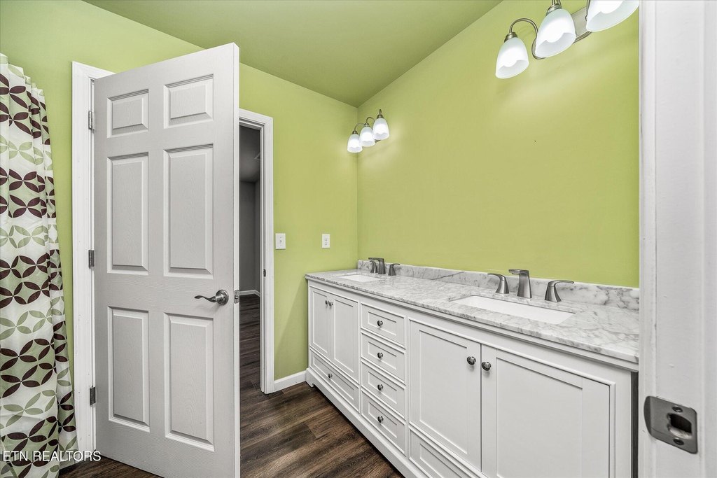 Oakdale, Tennessee, 37829, United States, 3 Bedrooms Bedrooms, ,2 BathroomsBathrooms,Residential,Forsale,1907862