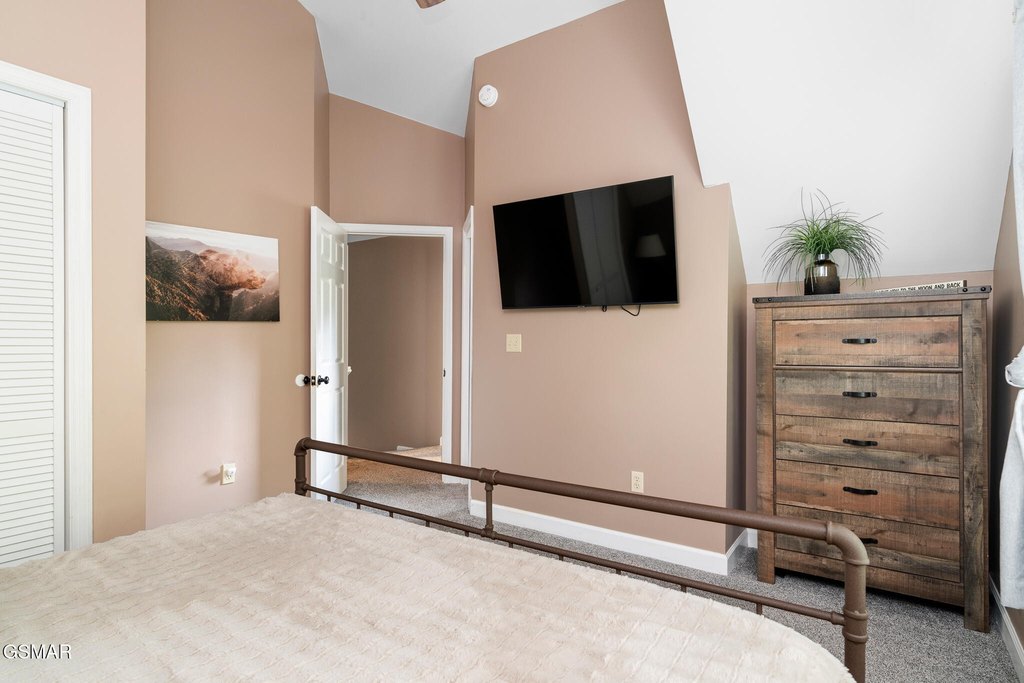 Gatlinburg, Tennessee, 37738, United States, 2 Bedrooms Bedrooms, ,2.5 BathroomsBathrooms,Residential,Forsale,1910196