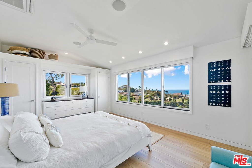 Malibu, California, 90265, United States, 3 Bedrooms Bedrooms, ,3.5 BathroomsBathrooms,Residential,Forsale,1904869