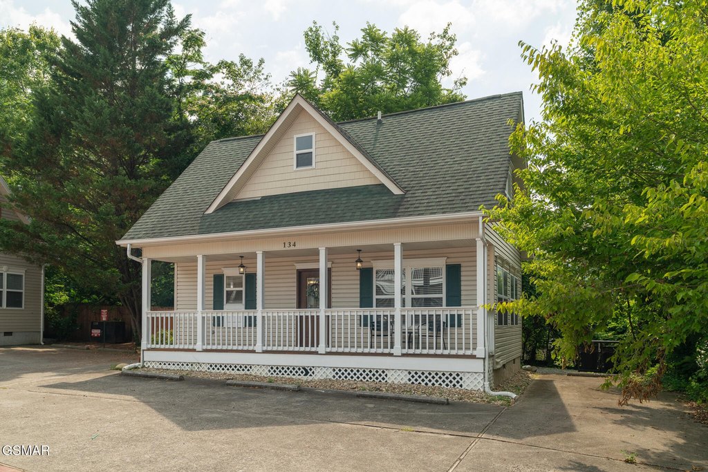 Gatlinburg, Tennessee, 37738, United States, 2 Bedrooms Bedrooms, ,2.5 BathroomsBathrooms,Residential,Forsale,1910196