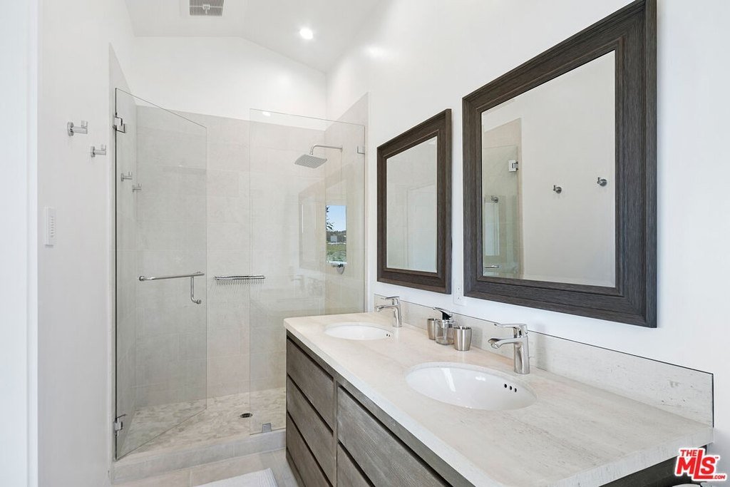 Malibu, California, 90265, United States, 3 Bedrooms Bedrooms, ,3.5 BathroomsBathrooms,Residential,Forsale,1904869