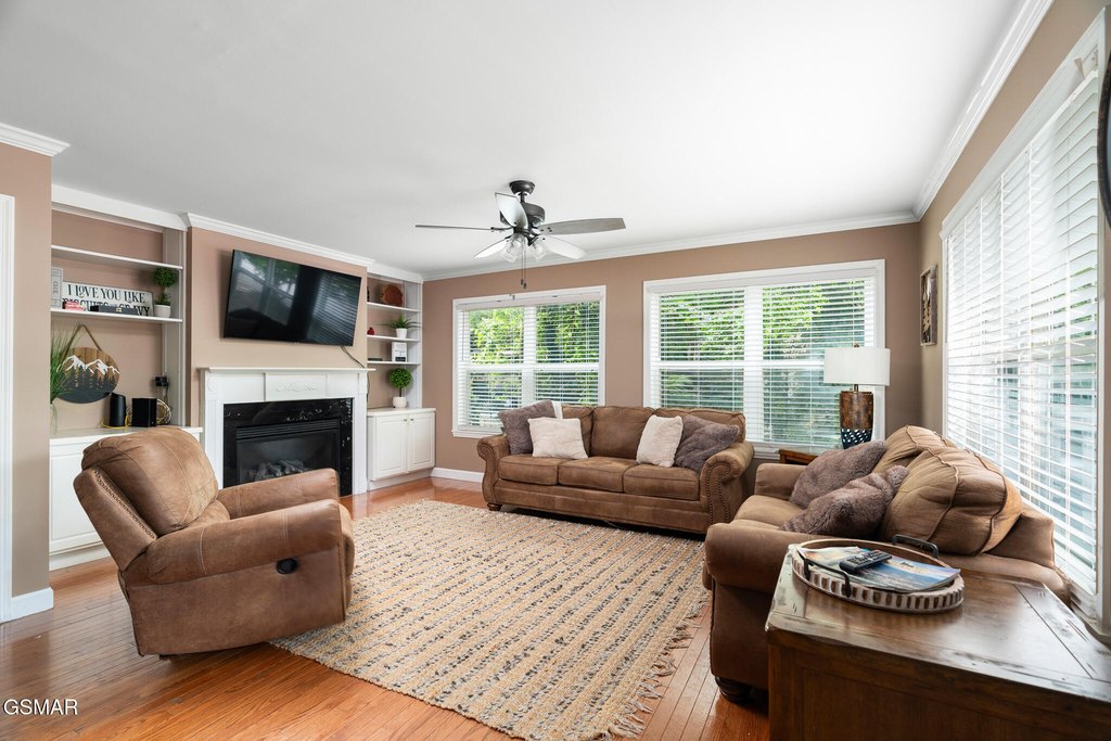 Gatlinburg, Tennessee, 37738, United States, 2 Bedrooms Bedrooms, ,2.5 BathroomsBathrooms,Residential,Forsale,1910196