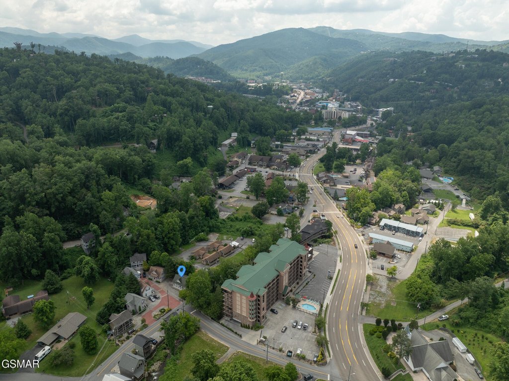 Gatlinburg, Tennessee, 37738, United States, 2 Bedrooms Bedrooms, ,2.5 BathroomsBathrooms,Residential,Forsale,1910196