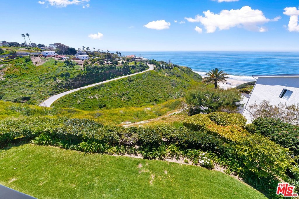 Malibu, California, 90265, United States, 3 Bedrooms Bedrooms, ,3.5 BathroomsBathrooms,Residential,Forsale,1904869