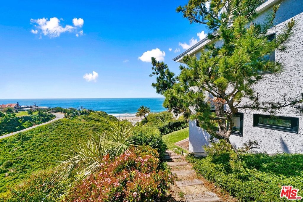 Malibu, California, 90265, United States, 3 Bedrooms Bedrooms, ,3.5 BathroomsBathrooms,Residential,Forsale,1904869