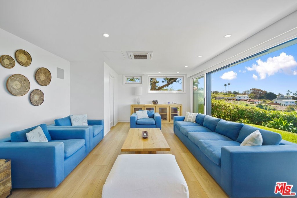 Malibu, California, 90265, United States, 3 Bedrooms Bedrooms, ,3.5 BathroomsBathrooms,Residential,Forsale,1904869