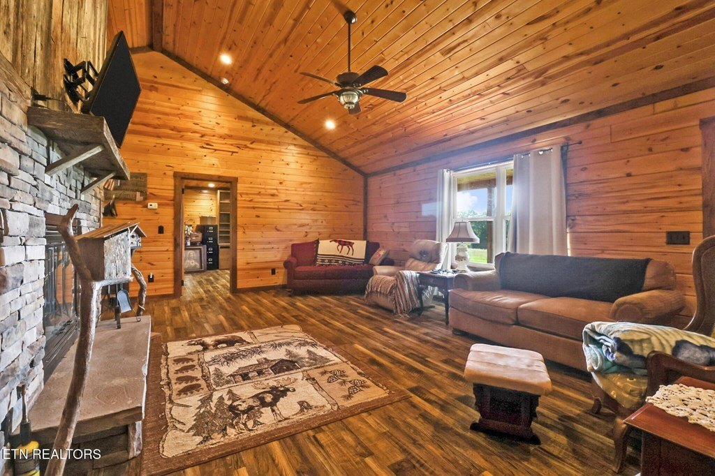 MONTEREY, Tennessee, 38574, United States, 2 Bedrooms Bedrooms, ,2 BathroomsBathrooms,Residential,Forsale,1929819