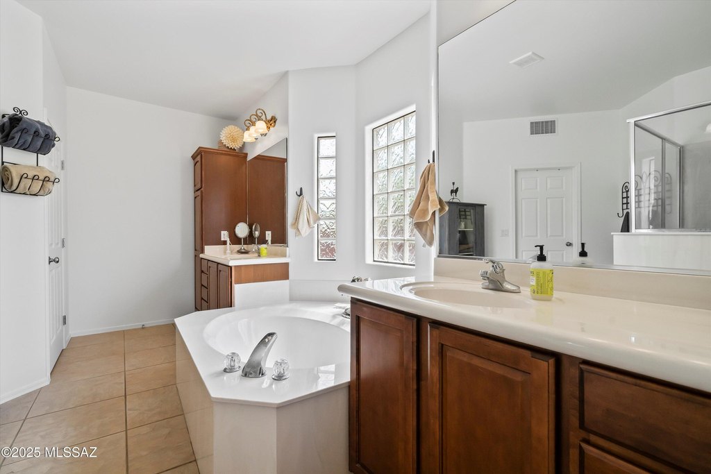 Vail, Arizona, 85641, United States, 4 Bedrooms Bedrooms, ,3 BathroomsBathrooms,Residential,Forsale,1893842