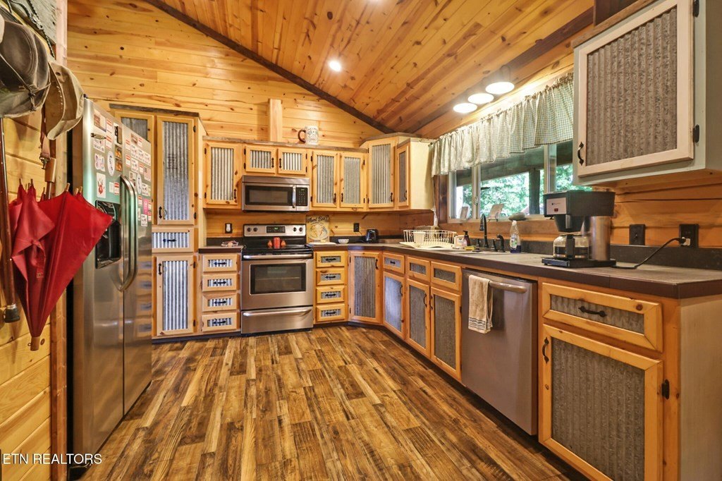 MONTEREY, Tennessee, 38574, United States, 2 Bedrooms Bedrooms, ,2 BathroomsBathrooms,Residential,Forsale,1929819