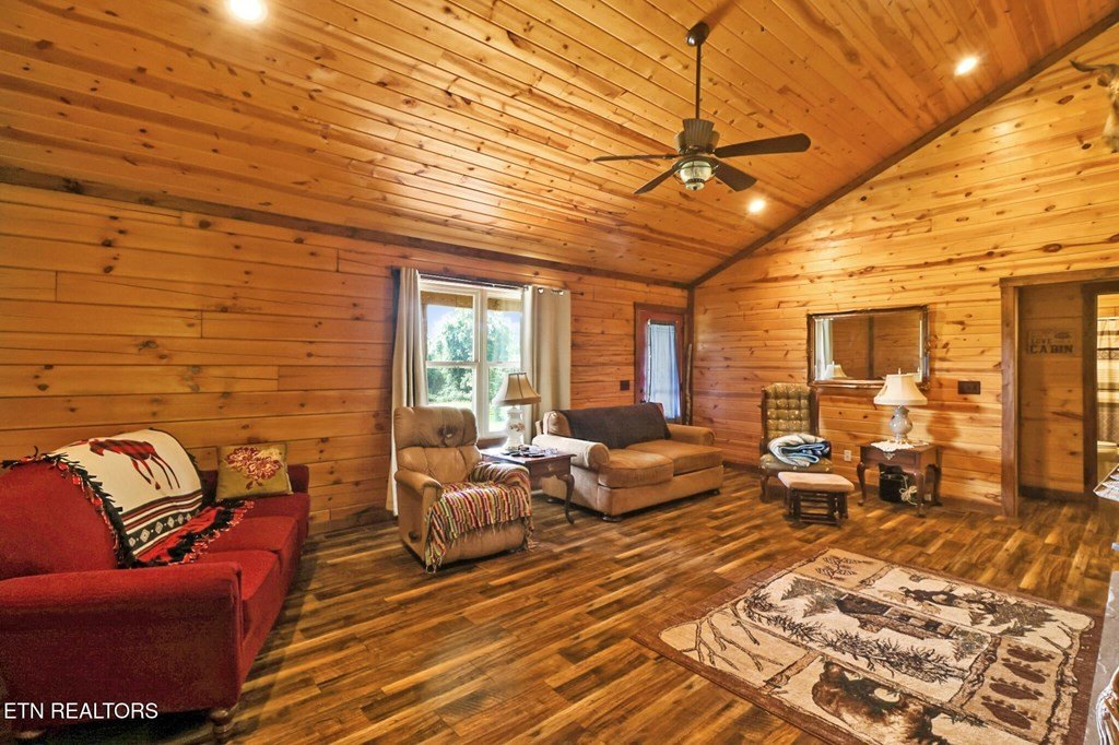 MONTEREY, Tennessee, 38574, United States, 2 Bedrooms Bedrooms, ,2 BathroomsBathrooms,Residential,Forsale,1929819