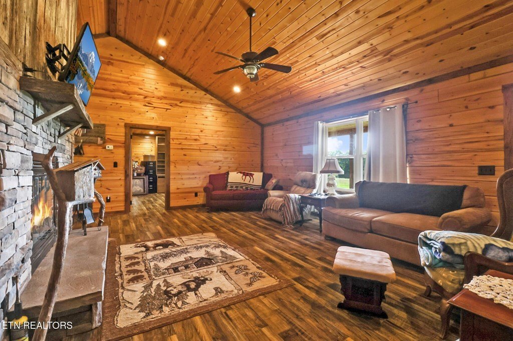 MONTEREY, Tennessee, 38574, United States, 2 Bedrooms Bedrooms, ,2 BathroomsBathrooms,Residential,Forsale,1929819
