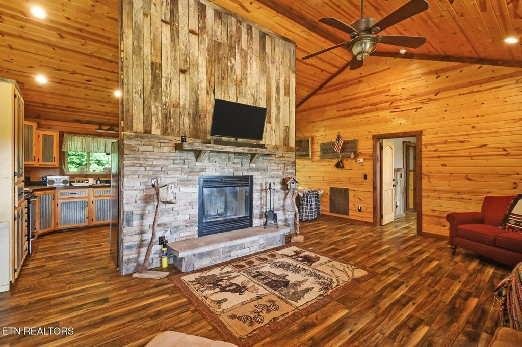 MONTEREY, Tennessee, 38574, United States, 2 Bedrooms Bedrooms, ,2 BathroomsBathrooms,Residential,Forsale,1929819