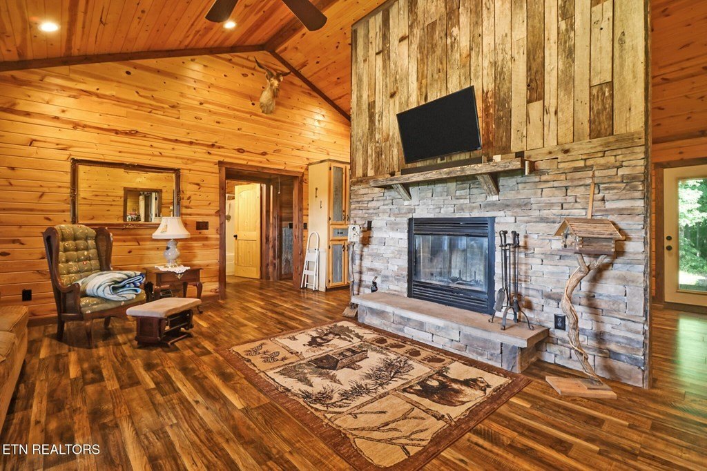 MONTEREY, Tennessee, 38574, United States, 2 Bedrooms Bedrooms, ,2 BathroomsBathrooms,Residential,Forsale,1929819