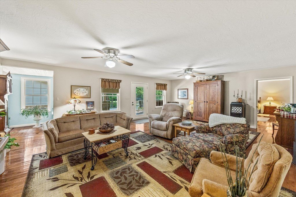 MONROE, Tennessee, 38573, United States, 3 Bedrooms Bedrooms, ,3 BathroomsBathrooms,Residential,Forsale,1905415