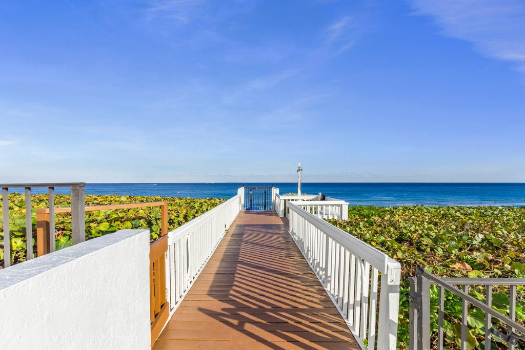 Boca Raton, Florida, 33432, United States, 2 Bedrooms Bedrooms, ,2 BathroomsBathrooms,Residential,Forsale,2009893