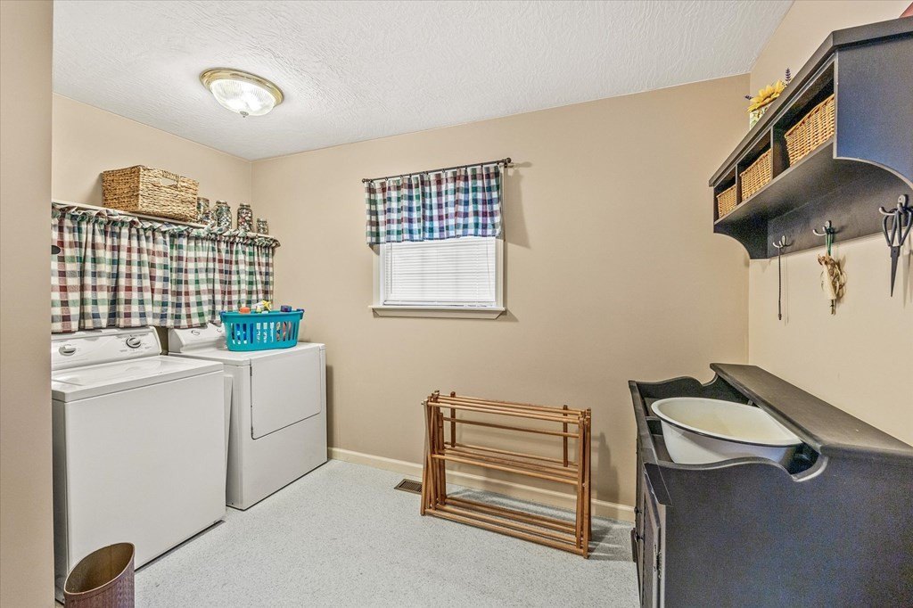 MONROE, Tennessee, 38573, United States, 3 Bedrooms Bedrooms, ,3 BathroomsBathrooms,Residential,Forsale,1905415