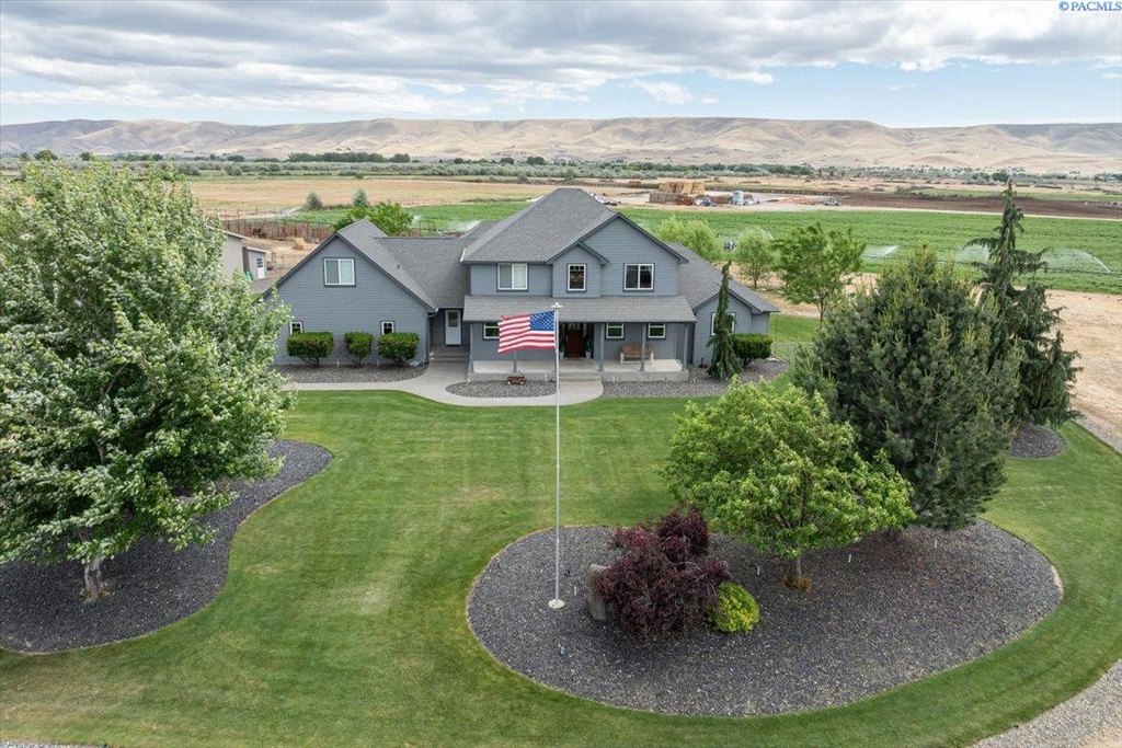 Prosser, Washington, 99350, United States, 5 Bedrooms Bedrooms, ,2.5 BathroomsBathrooms,Residential,Forsale,1964323