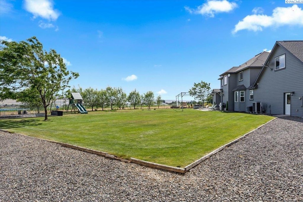 Prosser, Washington, 99350, United States, 5 Bedrooms Bedrooms, ,2.5 BathroomsBathrooms,Residential,Forsale,1964323