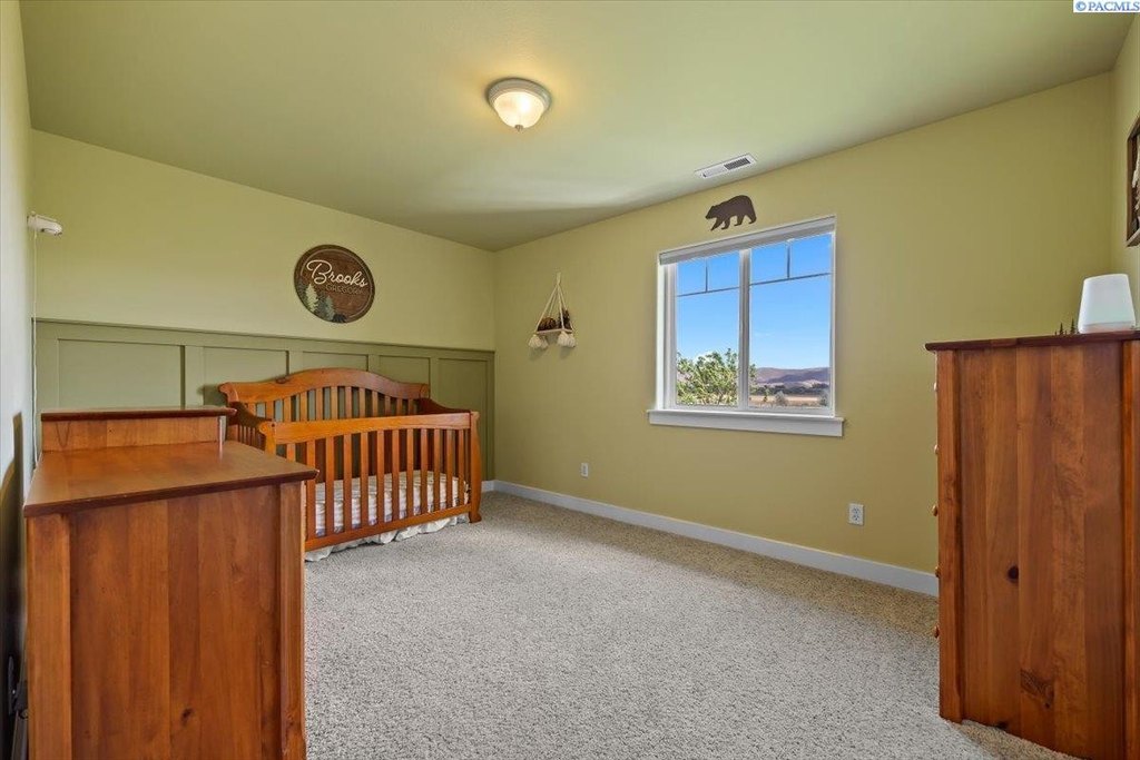 Prosser, Washington, 99350, United States, 5 Bedrooms Bedrooms, ,2.5 BathroomsBathrooms,Residential,Forsale,1964323