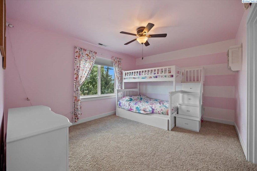 Prosser, Washington, 99350, United States, 5 Bedrooms Bedrooms, ,2.5 BathroomsBathrooms,Residential,Forsale,1964323